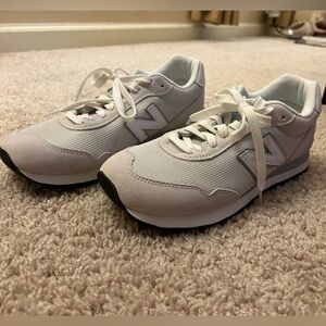 Women’s New balance tennis shoes 515 style. These have NEVER BEEN WORN